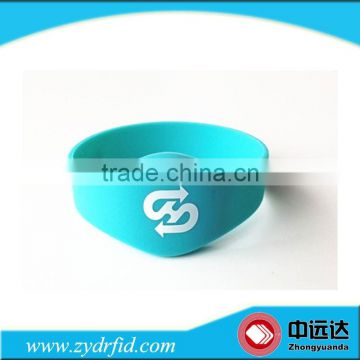 Waterproof rfid silicone wristband for swimming pool