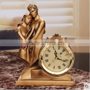 Hugging love couple artificial clock polyresin craft for table decor