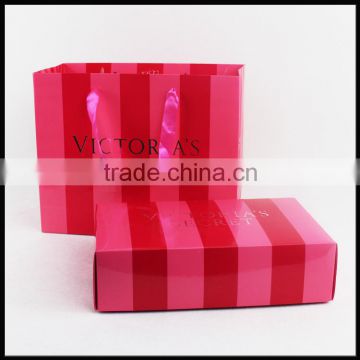 China Wholesale Customized Paper Gift Bag with Hot Foil Stamp Logo