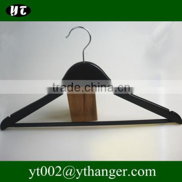FW-1138 Good quality black wood hotel hanger with pant bar