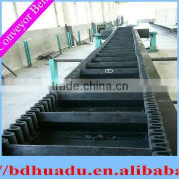 Corrugated sidewall conveyor belt in machinary