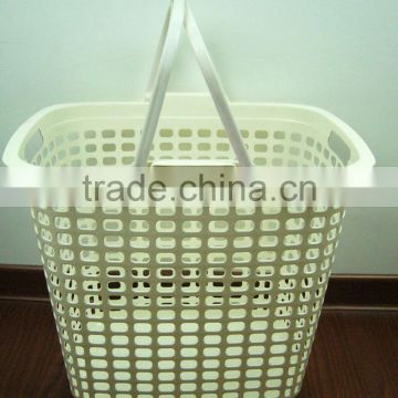 Plastic laundry hamper basket with handle
