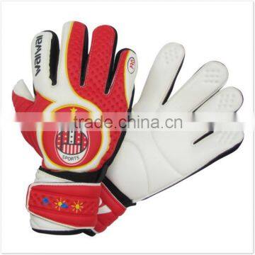 GOALKEEPER GLOVES