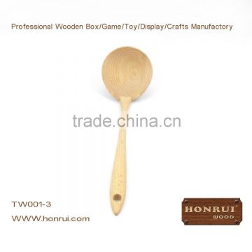 wooden tableware set with different sizes