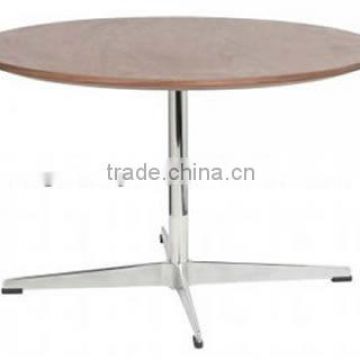 Arne Jacobsen Swan table