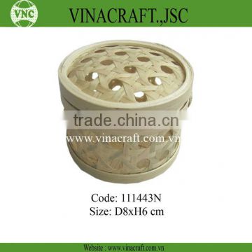 Mini round bamboo basket with lid in natural color for food