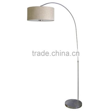 Floor lamp(Lampadaire/Una lampara) in satin steel finish with 16" woven basket fabric lamp shade
