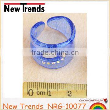 Latest model transparent resin blue ring with crystal