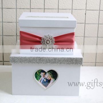 Elegant white wedding card holder in handmade with photo frame