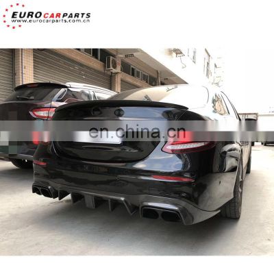 W213 diffuser with tips fit for E-class W213 E63 2017-2019year to B-style carbon fiber material E63 diffuser with muffler tips