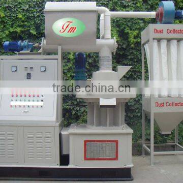 High capacity hammer type machine for producing sawdust