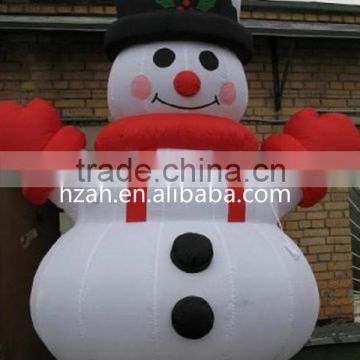 Giant Inflatable Snowman with Hat for Christmas Decoration