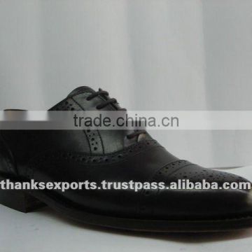 Cow leather black shoes