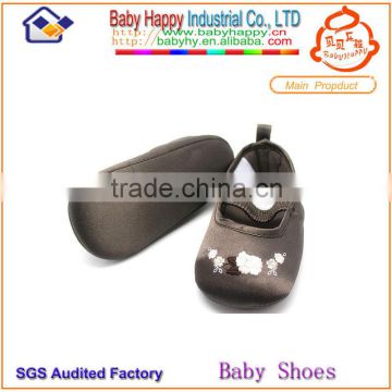 chinese traditon design latest fashionable baby shoes with flower