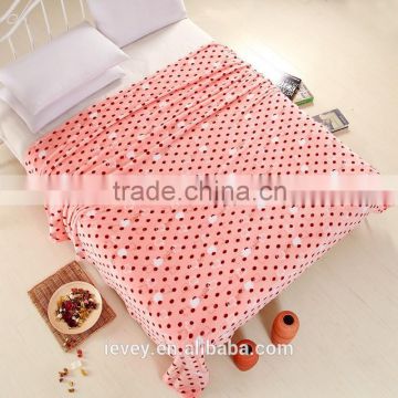 China manufacturer pink dot design cheap pastoral style wholesaler flannel fleece blanket