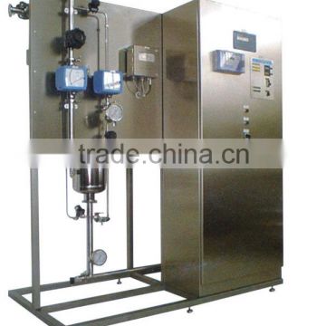 Distilled water storage and distribution system