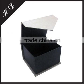 White Square Cardboard Magne tic Box