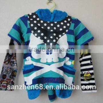 The boy's fashion hooded splicing unlined upper garment apply to the U.S. market