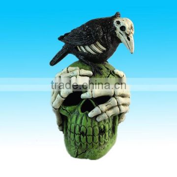 Custom halloween craft decorative Resin bird figurine on skull