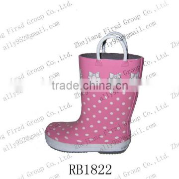 2013 kids' cute pink rubber rain boots with dot pattern