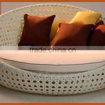 Chic Rattan Daybed With Cushion