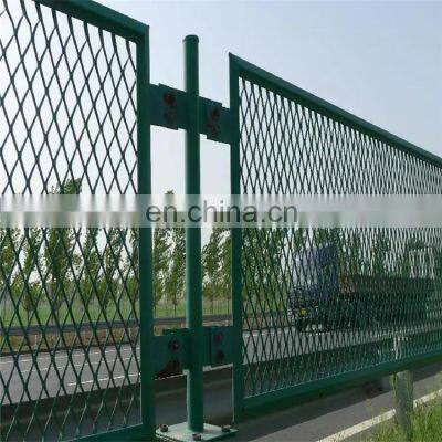 Anti-collision diamond-shaped expanded metal mesh fence for expressway