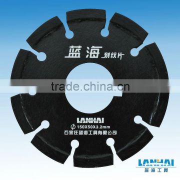 Diamond cutting wheel for road cutting and grooving