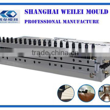 Extrusion mould for the plastic production line and extruder machine