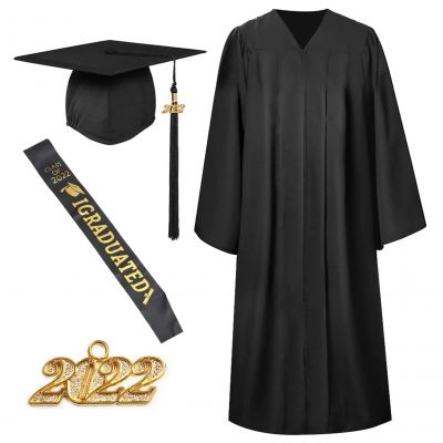 Wholesale Bachelor University Graduation hote Whosale cheap black adult academic college  matte graduation cap gown for universitywith Cap Tassel and Year Charm