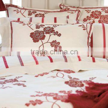 Fashion Bedding / Marciana Cranberry Collection