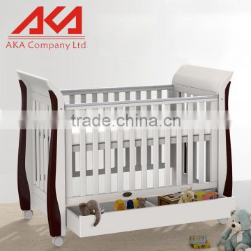 OEM Modern White Lacquer MDF Baby Cot Bed With Wheels