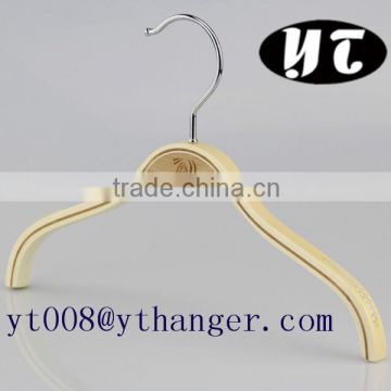 practical and simple wooden clothes tree hanger for shirt