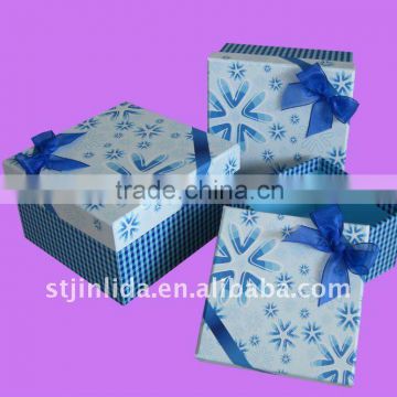 Square wedding paper gift box with bow