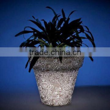 Illuminated led flower pot with 16 different color changing