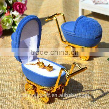Adroable blue velvet baby stroller antique style ring box