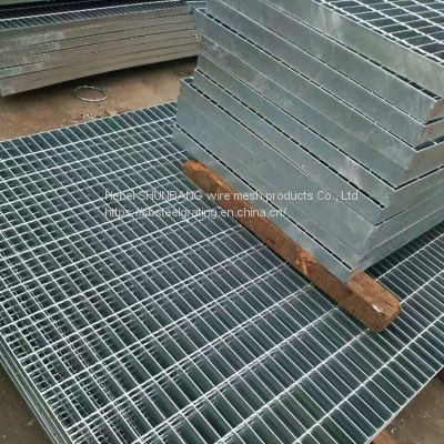 Butt joint steel grating: the plug-in steel grating is customized by SHUNBANG, beautiful and firm, and the hole spacing is uniform