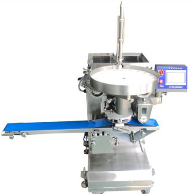 Hot sale encrusting machine with solid filling device/strawberry mochi making machine