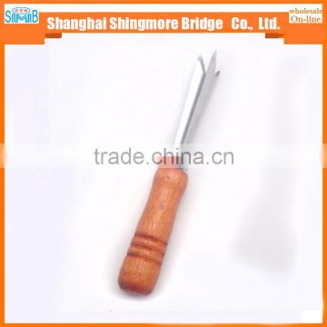 hot sales stainless steel pineapple peeler with wooden handle in low price
