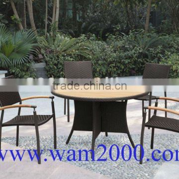 Alu. PE wicker dining table with poly wood top
