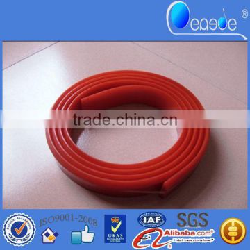 bend resistant plastic squeegee for automobile
