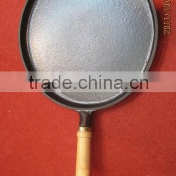 cast iron wooden handle baking pan
