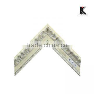 White photo frame moulding