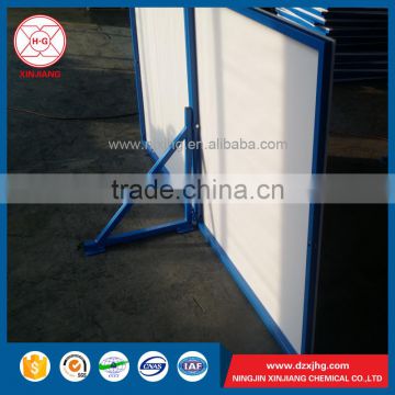 Fabricated hdpe ice rink barrier with steel bracket