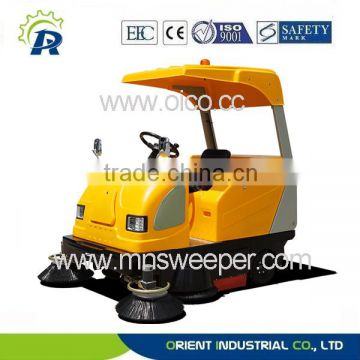 four side brushes outdoor use riding road sweeper with vacuum sweeping and water spraying