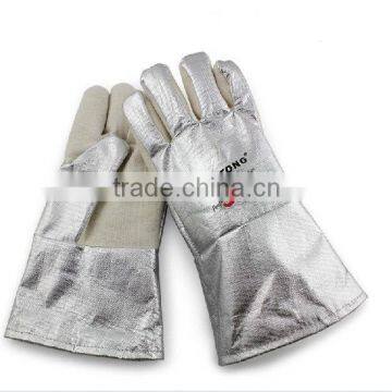 white cotton glove