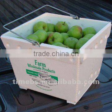 Corrugated plastic tote with handle