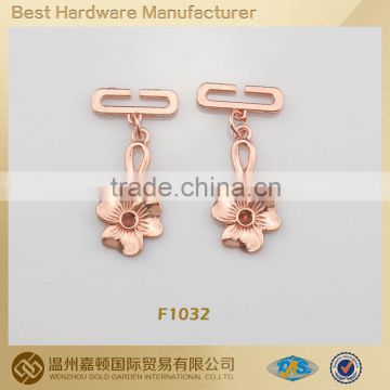 F1032 fashion flower design clothing accessory metal hang tag