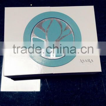 Cosmetic packing box with silver foil logo