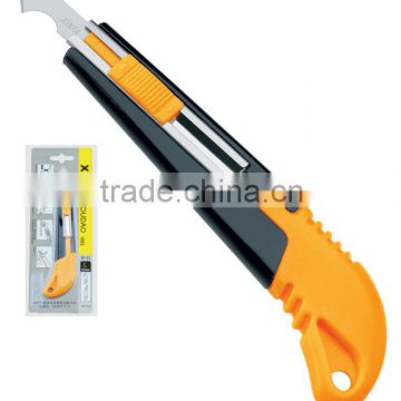 Auto-retractable hook utility knife XF-1882