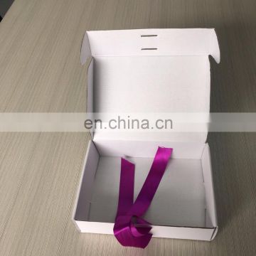 Beauty delivery corrugate white box for bath ball box with custom shiny Logo